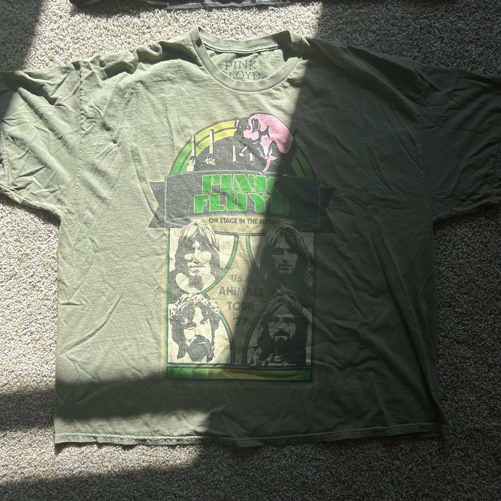 Urban Outfitters Graphic Tee - Pink Floyd